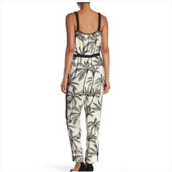 TIGER Print Jumpsuit In A Light And Breezy
Fabric, Elastic Waist, Pockets Size L - Picture 3 of 15